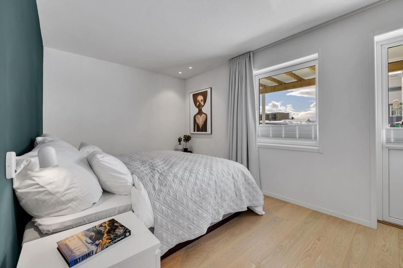 Kais sauna, jacuzzi, cinema&balcony house! Central location Tromsø Esterno foto